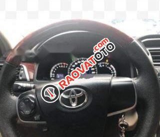 Cần bán lại xe Toyota Camry 2.0 đời 2013, màu đen đã đi 60000 km, giá 740tr