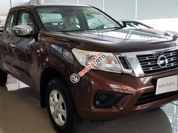 Cần bán xe Nissan Navara E đời 2018, màu nâu, xe nhập