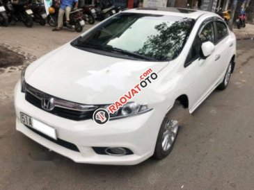 Cần bán Honda Civic 2.0 AT năm sản xuất 2014, màu trắng xe gia đình 