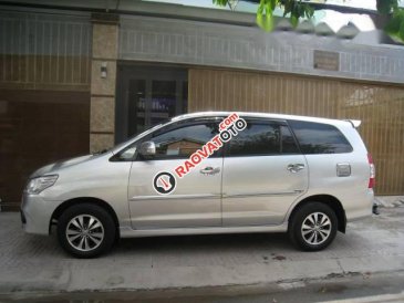 Cần bán Toyota Innova G sản xuất 2016, màu bạc giá quá tốt