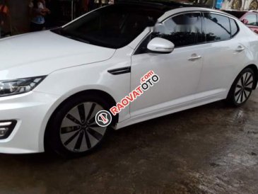 Cần bán gấp Kia K5 sản xuất năm 2015, màu trắng giá cạnh tranh