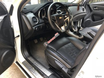 Cần bán gấp Chevrolet Cruze LT năm sản xuất 2019, màu trắng  