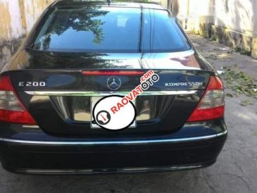 Cần bán lại xe Mercedes E200 sản xuất 2008, màu đen giá cạnh tranh