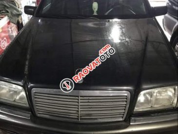 Bán xe Mercedes C200 đời 2000, màu đen, nhập khẩu