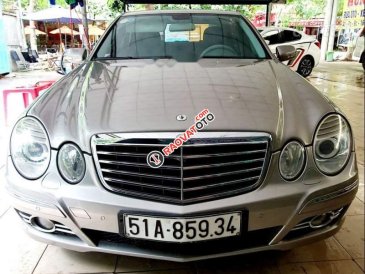 Cần bán Mercedes E200 sản xuất năm 2008, xe gia đình