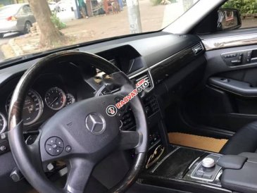 Cần bán xe Mercedes E300 sản xuất 2009, màu đen, giá chỉ 735 triệu