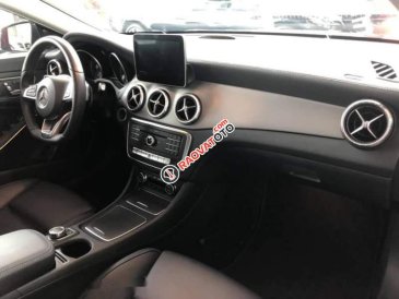 Bán xe Mercedes CLA250 2019, màu đỏ, xe nhập