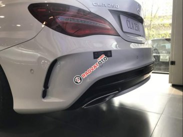 Bán xe Mercedes CLA 250 sản xuất năm 2019, màu trắng, xe nhập