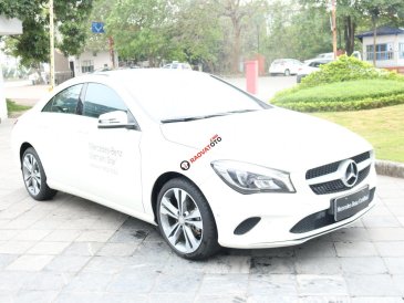 Bán Mercedes CLA200 đời 2017, màu trắng, NK nguyên chiếc. LH 0985445522