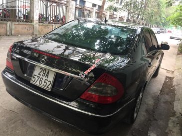 Bán Mercedes E200 sản xuất năm 2008, màu đen xe gia đình, giá chỉ 395 triệu