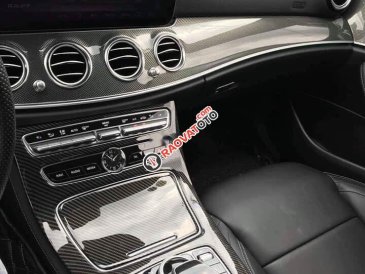 Bán Mercedes E300 đời 2019, màu đen, xe nhập