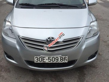 Gia đình bán xe Toyota Vios 1.5 E 2010, màu bạc  