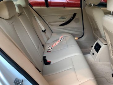 Bán BMW 3 Series 320i năm 2018, màu trắng, nhập khẩu