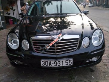 Gia đình bán xe Mercedes E280 đời 2007, màu đen chính chủ 