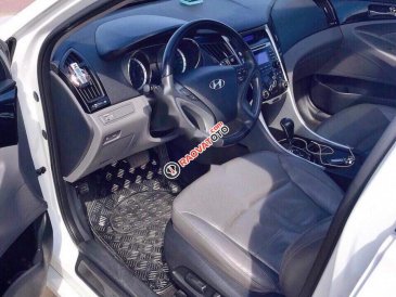 Xe Hyundai Sonata 2.0 AT đời 2011, màu trắng, xe nhập xe gia đình 