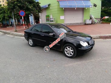 Cần bán xe Mercedes C200 năm sản xuất 2001, màu đen