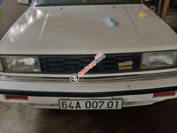Cần bán lại xe Nissan Bluebird 1986, màu trắng
