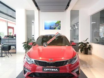 Cần bán xe Kia Optima 2.0 GAT sản xuất 2019, màu đỏ