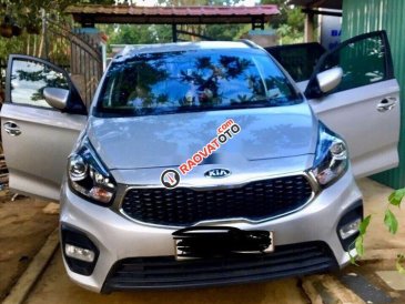 Cần bán gấp Kia Rondo MT đời 2017, giá tốt