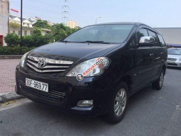 Gia đình bán Toyota Innova V 2009, màu đen, nhập khẩu
