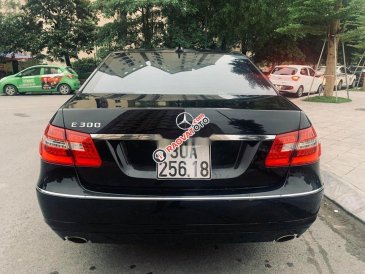 Cần bán lại xe Mercedes E300 đời 2010, màu đen
