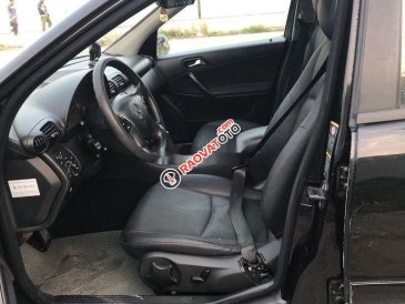 Cần bán xe Mercedes C180 năm 2004, màu đen, giá tốt