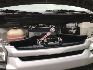Bán xe Toyota Hiace sản xuất 2017, màu bạc, nhập khẩu chính hãng