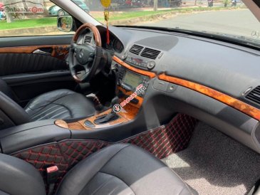 Bán ô tô Mercedes E280 đời 2008, màu đen số tự động, giá chỉ 450 triệu