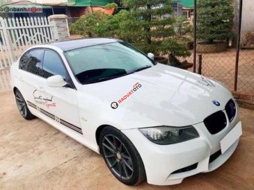 Bán BMW 320i AT 2011, màu trắng, xe gia đình, giá tốt