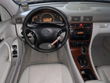Cần bán xe Mercedes C180 AT sản xuất 2001, màu đen, nhập khẩu