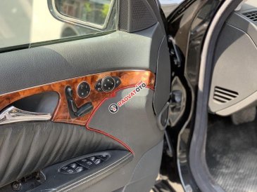 Cần bán lại xe Mercedes E240 năm 2004, màu đen giá cạnh tranh