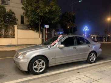 Bán ô tô Mercedes C class sản xuất 2003, xe gia đình