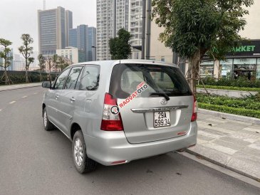 Bán ô tô Toyota Innova E sản xuất năm 2012, màu bạc, giá tốt