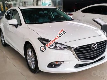 Mazda Long Biên cần bán Mazda 3 1.5 Luxury năm sản xuất 2020, màu trắng