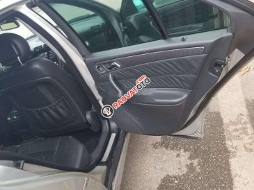 Bán xe Mercedes C class sản xuất năm 2003, màu bạc, xe nhập