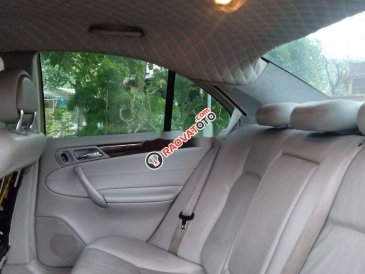 Cần bán gấp Mercedes 2003, màu đen giá cạnh tranh