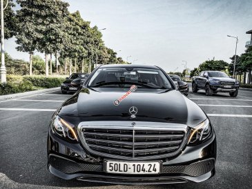 Cần bán Mercedes E 200 sản xuất 2017, màu đen, xe cũ chính hãng