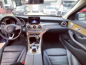 Xe Mercedes năm 2017, màu xanh lam như mới