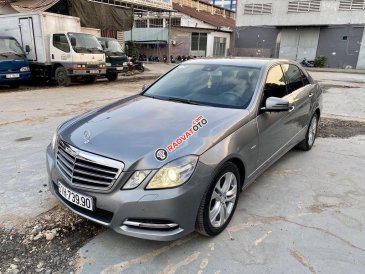 Cần bán lại xe Mercedes E250 sản xuất năm 2010, màu xám