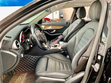 Cần bán gấp Mercedes C250 năm sản xuất 2017, màu đen