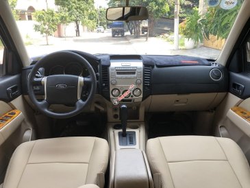 Bán ô tô Ford Everest Limited năm 2011, màu trắng còn mới