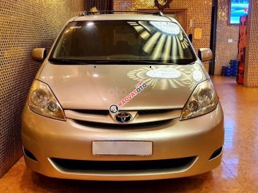 Cần bán xe Toyota Sienna LE sản xuất năm 2008, màu vàng cát, số tự động