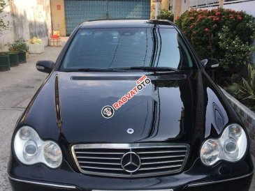 Bán ô tô Mercedes C240 2004, màu đen, giá chỉ 200 triệu
