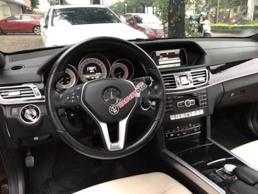 Cần bán lại xe Mercedes E250 2014, màu đen