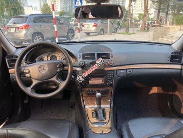 Bán ô tô Mercedes E200 năm 2008, màu đen xe gia đình