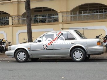 Cần bán xe Nissan Bluebird năm sản xuất 1990, màu bạc, xe nhập