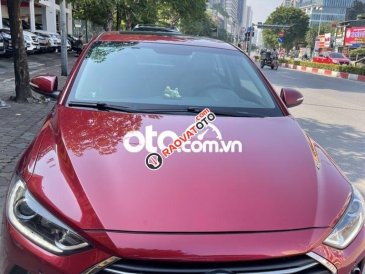 Cần bán xe Hyundai Elantra GLS sản xuất năm 2017, màu đỏ xe gia đình