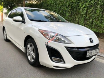 Cần bán Mazda 3 1.6 AT năm sản xuất 2010, màu trắng, nhập khẩu