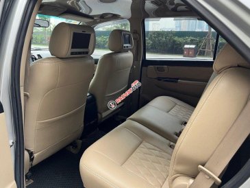 Cần bán lại xe Toyota Fortuner 2.7V 4x2 AT đời 2014, màu bạc, giá tốt