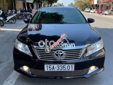 Cần bán Toyota Camry 2.0E 2013, màu đen chính chủ, giá tốt